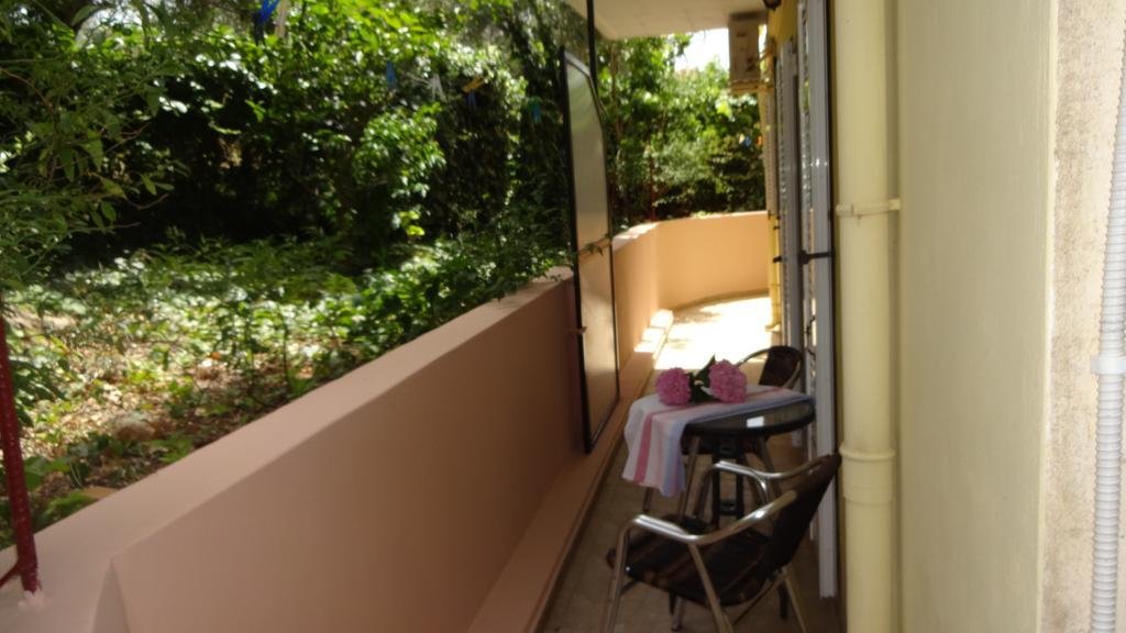 Pansion Filoxenia Apartments & Studios Tsoukaladhes Bagian luar foto