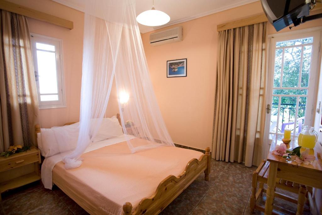 Pansion Filoxenia Apartments & Studios Tsoukaladhes Ruang foto