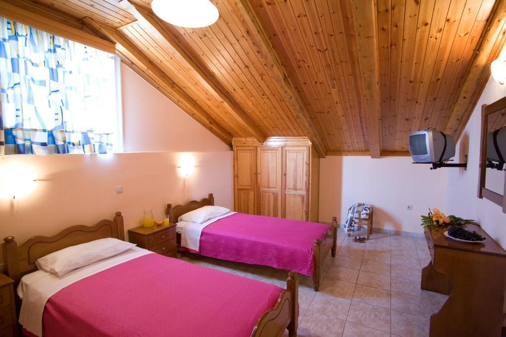 Pansion Filoxenia Apartments & Studios Tsoukaladhes Ruang foto