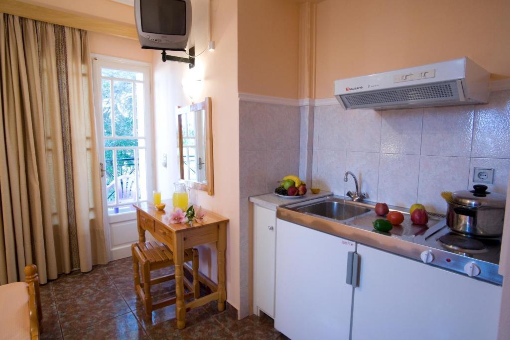 Pansion Filoxenia Apartments & Studios Tsoukaladhes Ruang foto