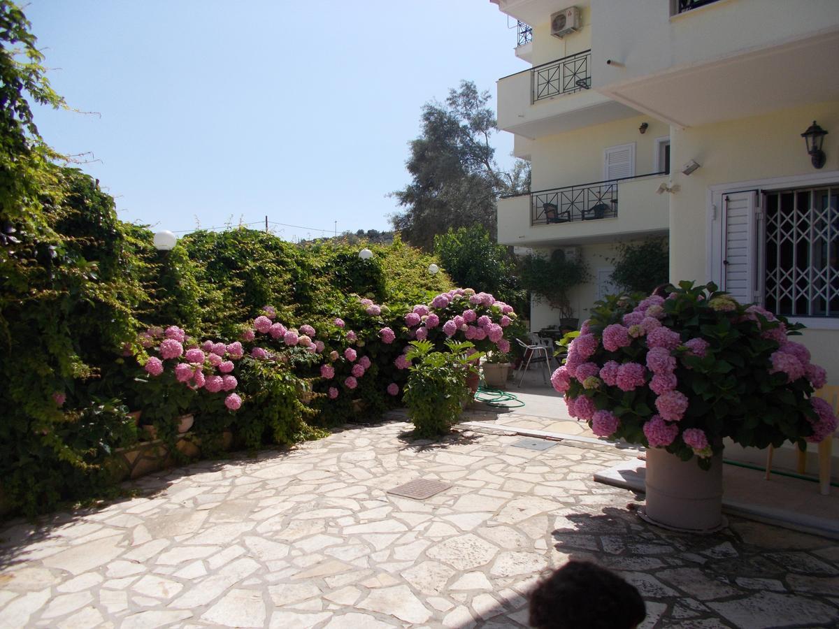Pansion Filoxenia Apartments & Studios Tsoukaladhes Bagian luar foto
