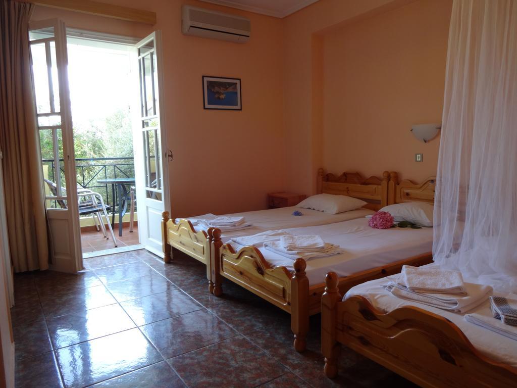 Pansion Filoxenia Apartments & Studios Tsoukaladhes Ruang foto