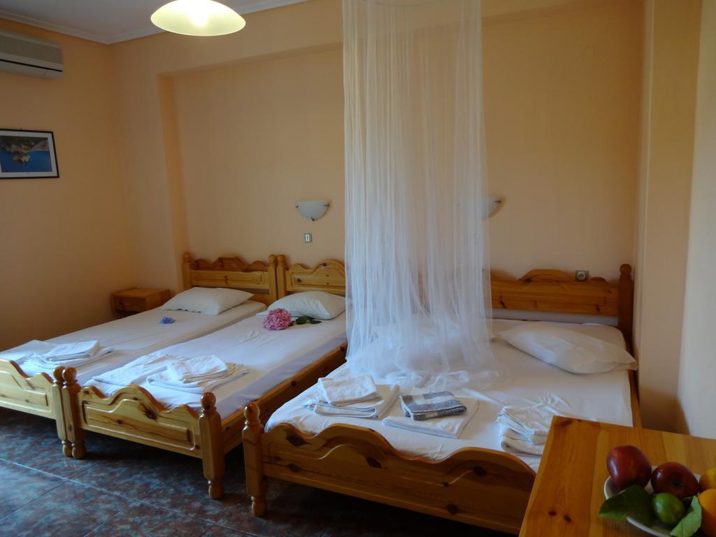 Pansion Filoxenia Apartments & Studios Tsoukaladhes Ruang foto